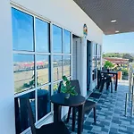 Apartamentos El Mochilero Frente Al Mar Piso 2 Apto 3
