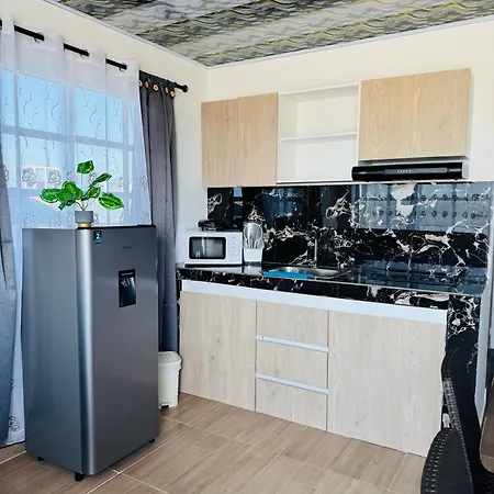 Apartamento El Mochilero Frente Al Mar Piso 2 Apto 3 *