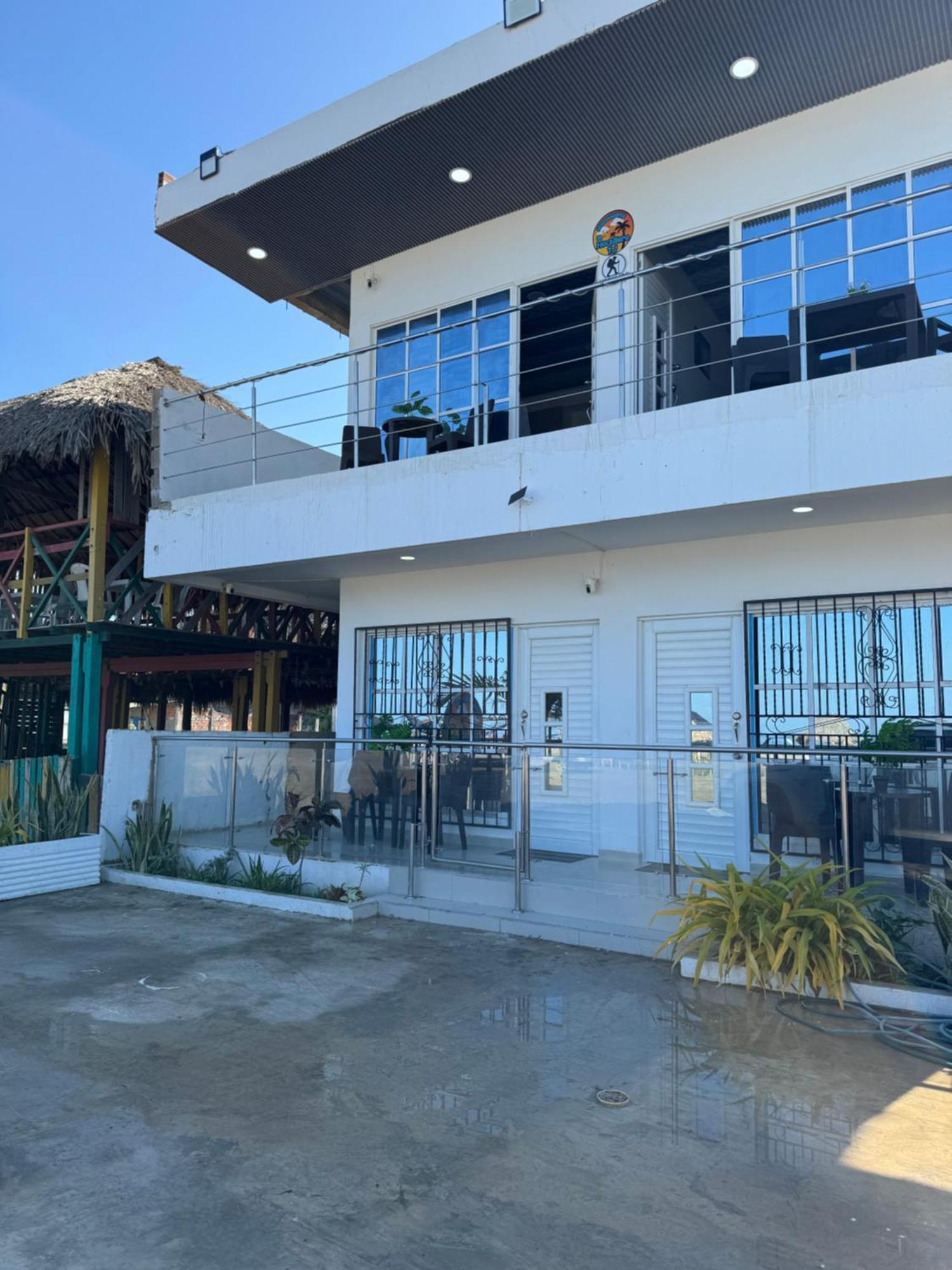 Apartamento El Mochilero Frente Al Mar Piso 2 Apto 3